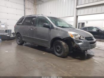  Salvage Toyota Sienna