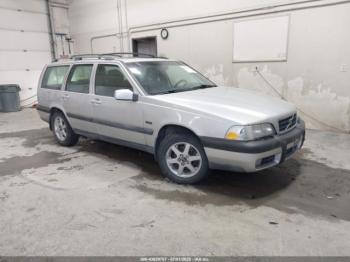  Salvage Volvo V70