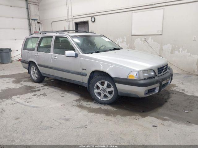  Salvage Volvo V70