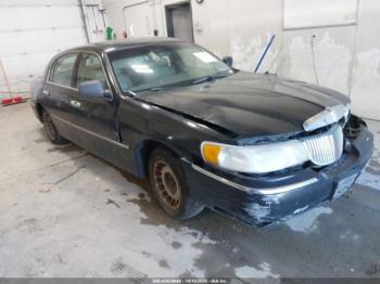  Salvage Lincoln Towncar