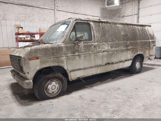 Ford Econoline E150 Super Duty Van Image 4