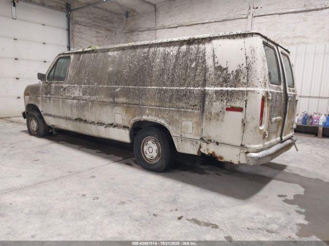 Ford Econoline E150 Super Duty Van Image 2