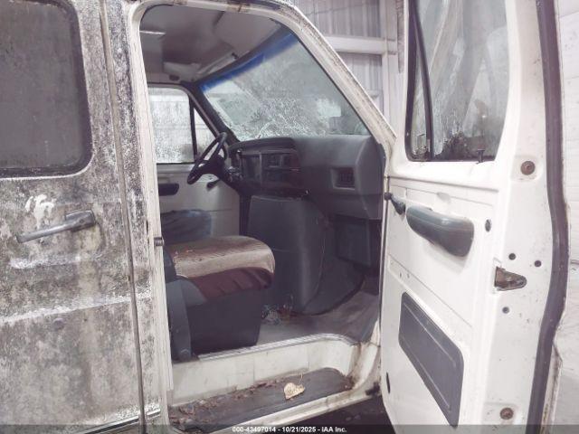 Ford Econoline E150 Super Duty Van Image 3
