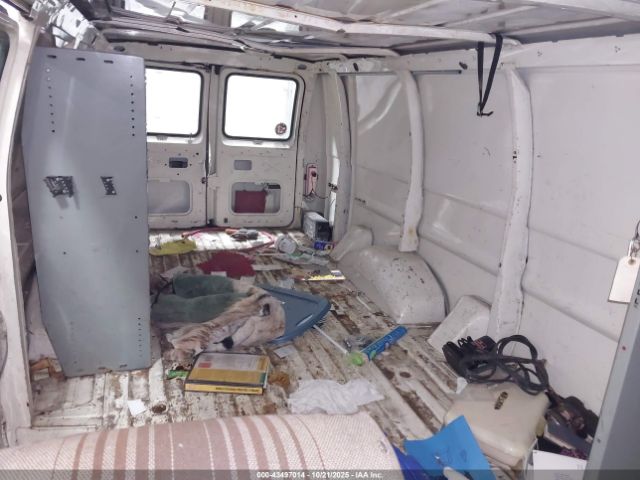 Ford Econoline E150 Super Duty Van Image 5