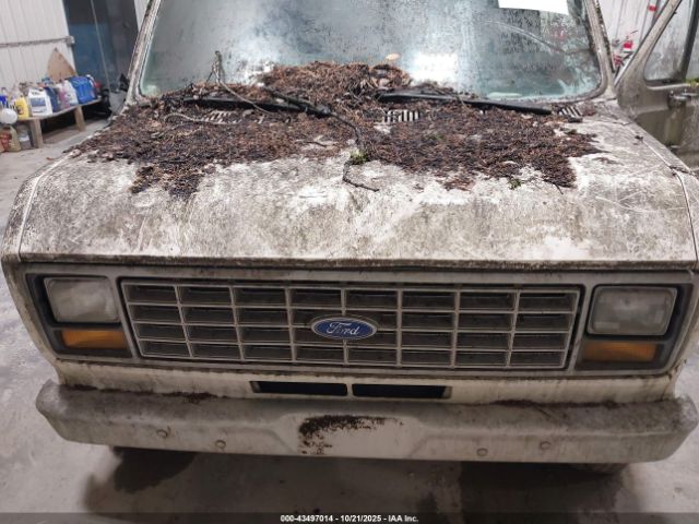 Ford Econoline E150 Super Duty Van Image 7