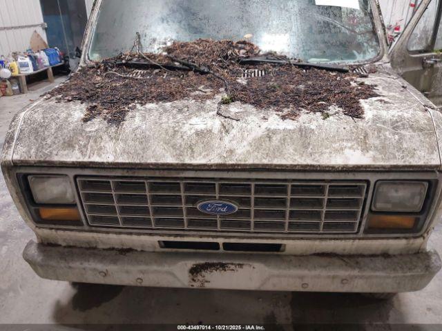 Ford Econoline E150 Super Duty Van Image 7