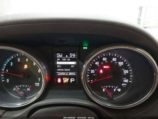 Jeep Grand Cherokee Overland Image 8