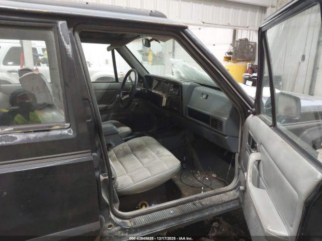 Jeep Cherokee Sport Image 13