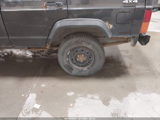 Jeep Cherokee Sport Image 9