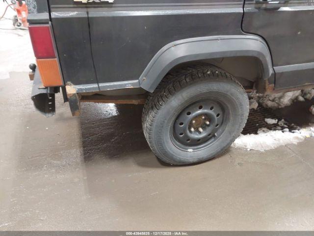 Jeep Cherokee Sport Image 11