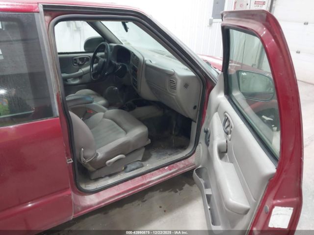 Chevrolet S-10 Image 2