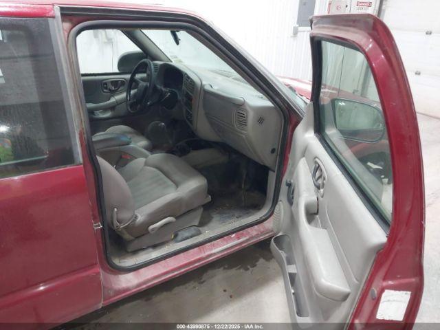 Chevrolet S-10 Image 2